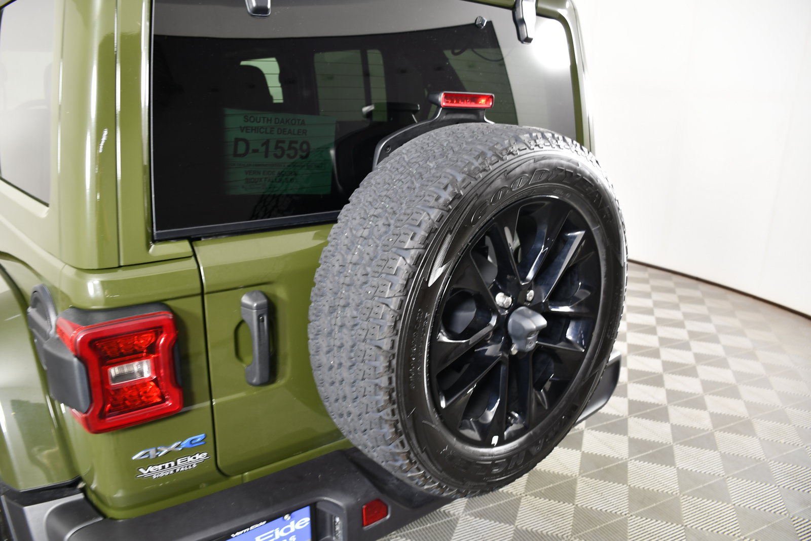 Used 2024 Jeep Wrangler Unlimited Sahara AWD/4WD image 15