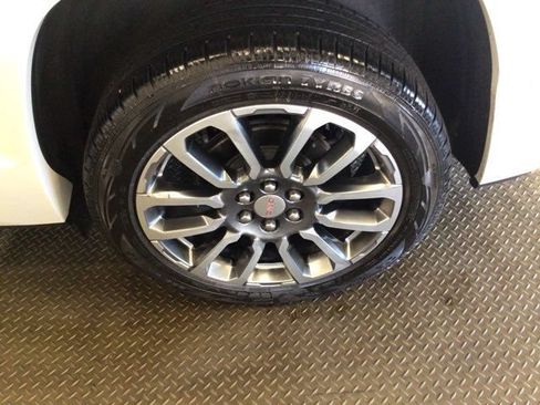 Used 2020 GMC Acadia Denali w/ Denali Ultimate Package AWD/4WD image 29