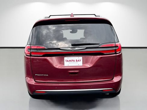 Used 2021 Chrysler Pacifica Touring-L w/ Premium & Safety Sphere Group FWD image 4