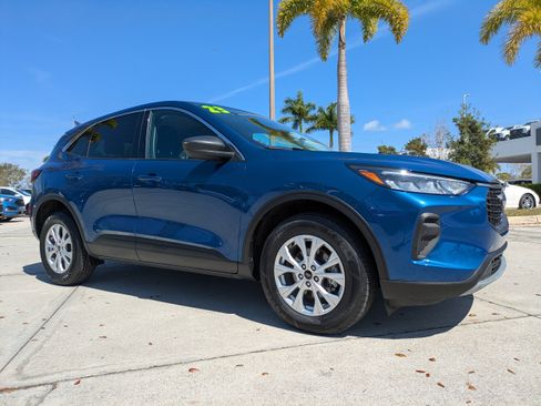 Certified 2023 Ford Escape Active AWD/4WD image 2
