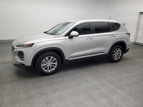 Used 2019 Hyundai Santa Fe SE image 2