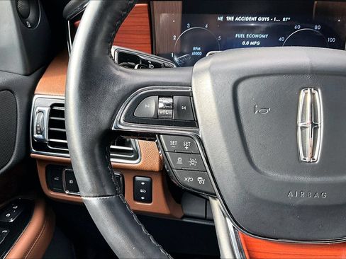 Used 2022 Lincoln Navigator Reserve RWD image 17