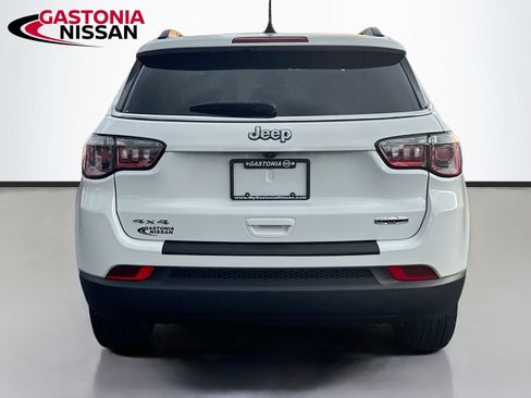 Used 2025 Jeep Compass Latitude AWD/4WD image 7