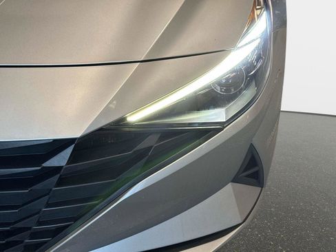 Used 2023 Hyundai Elantra SEL w/ Convenience Package image 10