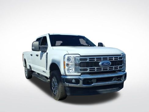 Used 2024 Ford F250 XLT image 2