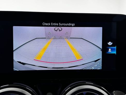 Used 2022 Mercedes-Benz GLB 250 GLB 250 w/ Premium Package Lite image 19