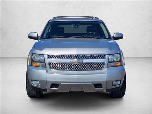 Used 2011 Chevrolet Avalanche LT w/ Suspension Package, Off-Road RWD image 2