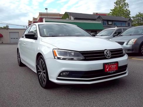 Used 2016 Volkswagen Jetta Sport FWD image 4