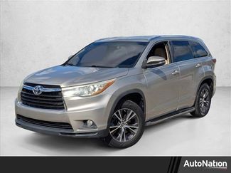 Used 2016 Toyota Highlander XLE video 1