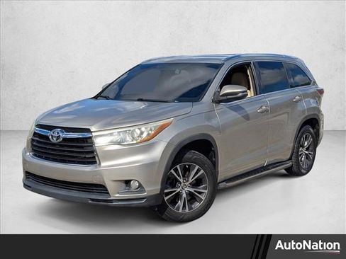 Used 2016 Toyota Highlander XLE image 1