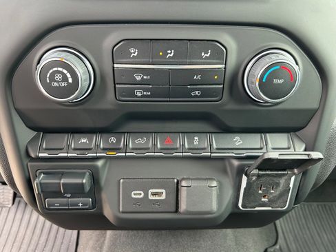Used 2023 Chevrolet Silverado 1500 Custom Trail Boss AWD/4WD image 21