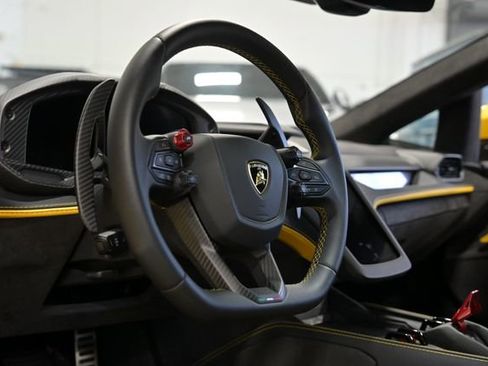 Used 2024 Lamborghini Revuelto AWD/4WD image 30