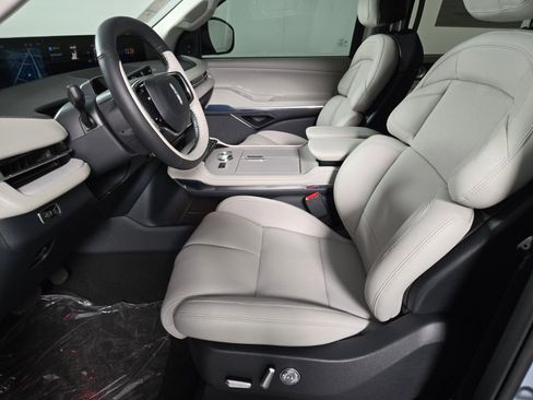 New 2026 Lincoln Navigator Reserve w/ Jet Appearance Package AWD/4WD image 13