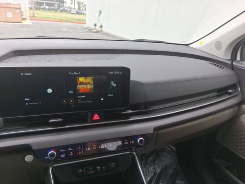 New 2026 Kia Carnival EX FWD image 9