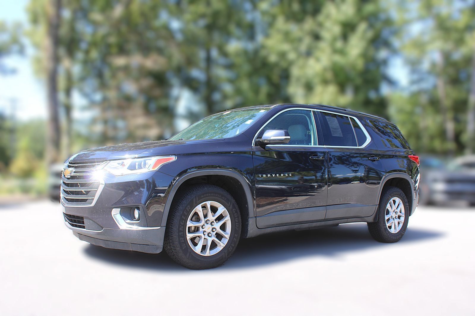 Used 2020 Chevrolet Traverse LT FWD image 3