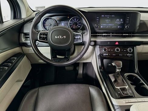 Used 2024 Kia Carnival LX image 23