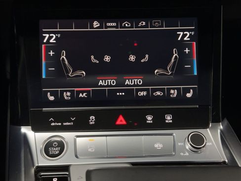 Used 2022 Audi e-tron Premium Plus w/ Premium Plus Package image 25