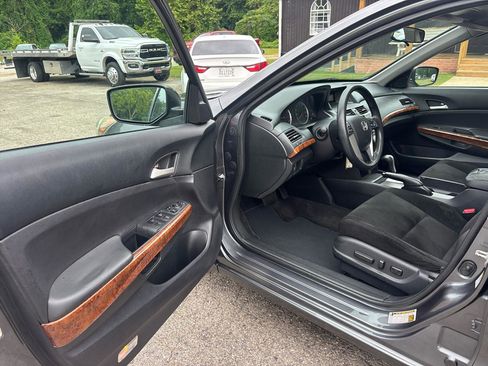 Used 2011 Honda Accord EX image 10