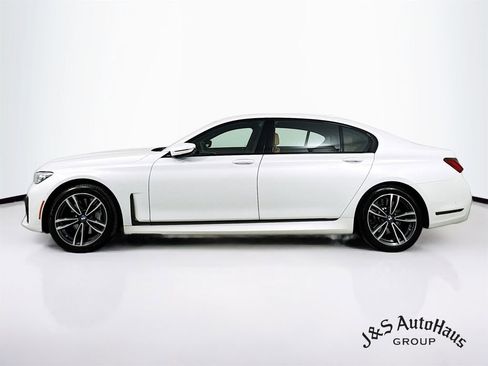 Used 2022 BMW 750i xDrive w/ M Sport Package image 4