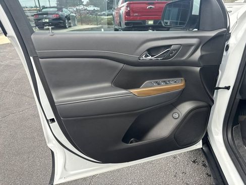 Used 2022 GMC Acadia SLE w/ Driver Convenience Package image 11