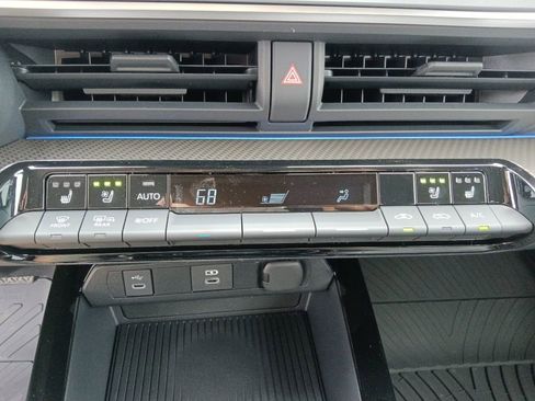 New 2026 Toyota Prius Limited FWD image 25
