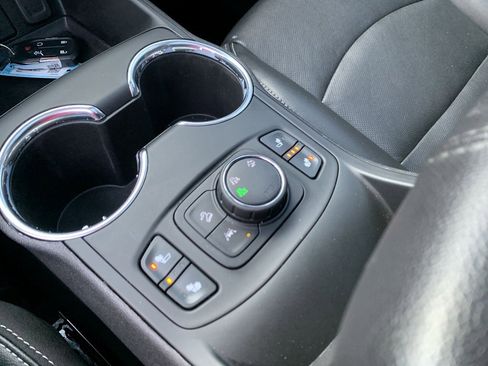 Used 2022 GMC Terrain SLT w/ Infotainment Package II image 29