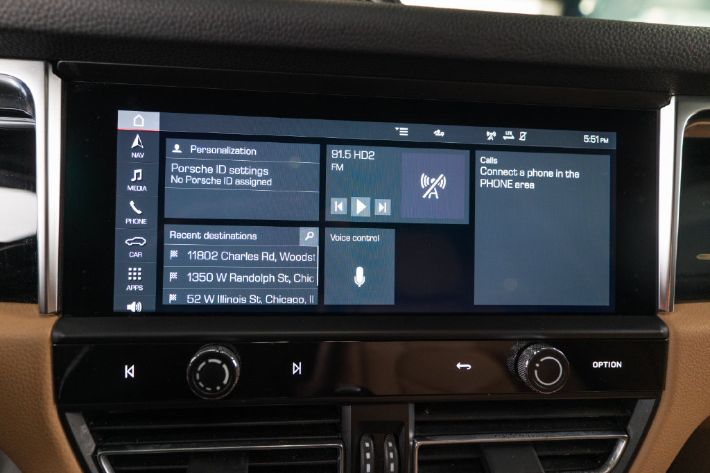 Certified 2023 Porsche Macan S AWD/4WD image 29