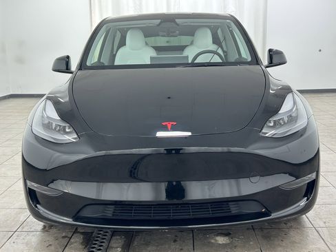 Used 2024 Tesla Model Y Performance image 9