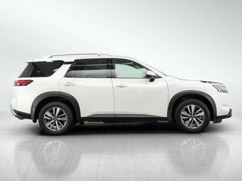 Used 2024 Nissan Pathfinder SL AWD/4WD image 6