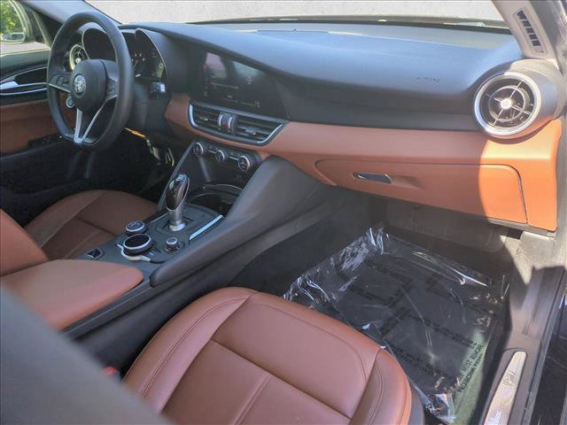Used 2017 Alfa Romeo Giulia AWD image 23