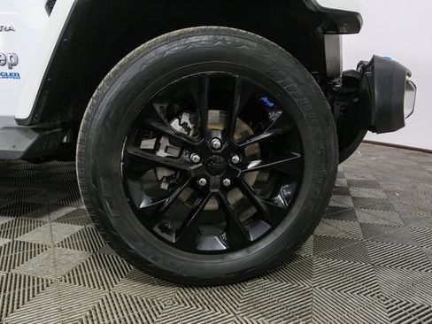 Used 2022 Jeep Wrangler Unlimited Sahara w/ Cold Weather Group image 15