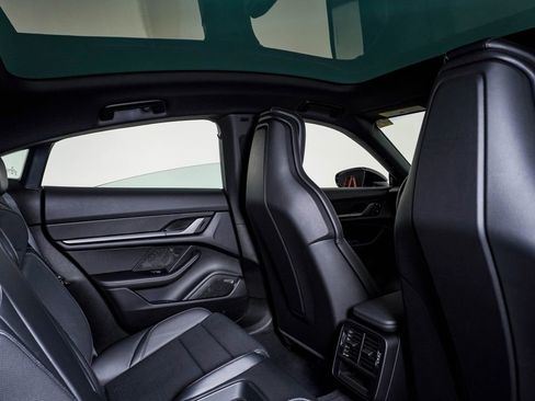 Certified 2025 Porsche Taycan image 16