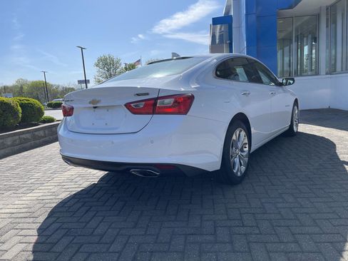 Used 2017 Chevrolet Malibu Premier w/ Driver Confidence Package FWD image 5