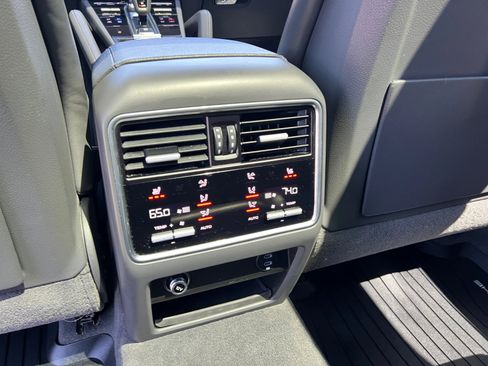 Used 2020 Porsche Cayenne AWD/4WD image 21