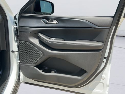 New 2026 Jeep Grand Cherokee L 4WD image 10
