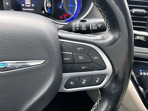 Used 2021 Chrysler Pacifica Touring-L image 19