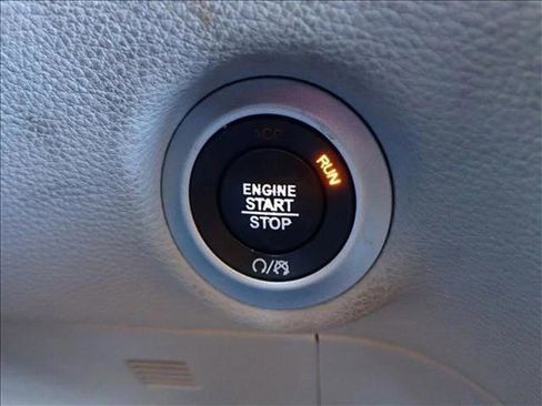 Used 2020 Chrysler Pacifica Limited image 25