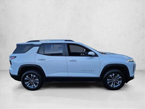 Used 2025 Chevrolet Equinox LT w/ Convenience Package II FWD image 4