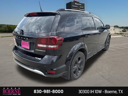 Used 2019 Dodge Journey Crossroad w/ Nav & Sun Group FWD image 12