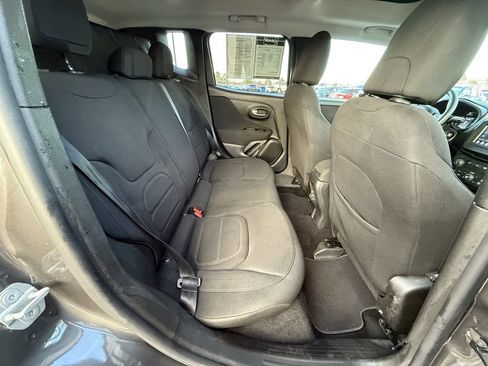 Used 2019 Jeep Renegade Latitude w/ Safety & Security Group II image 30