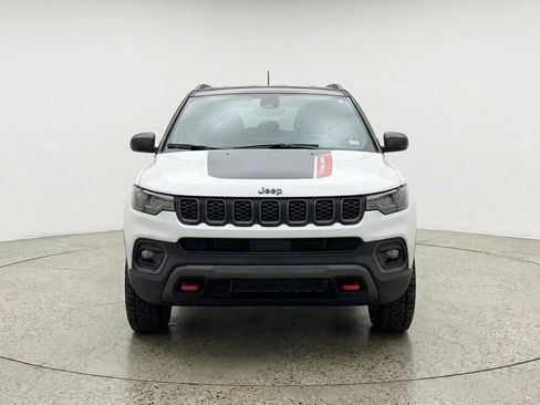 Used 2025 Jeep Compass Trailhawk AWD/4WD image 2