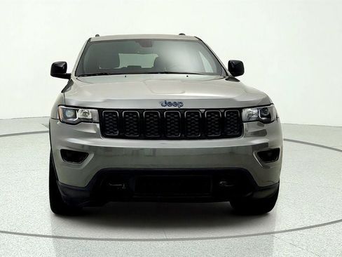 Used 2019 Jeep Grand Cherokee Laredo RWD image 2