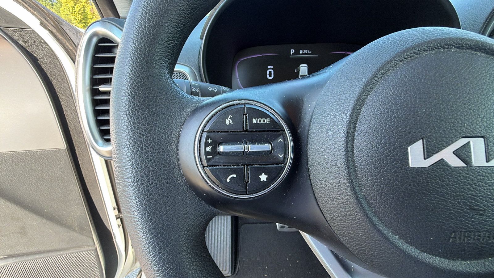 Used 2023 Kia Soul LX w/ LX Technology Package FWD image 26