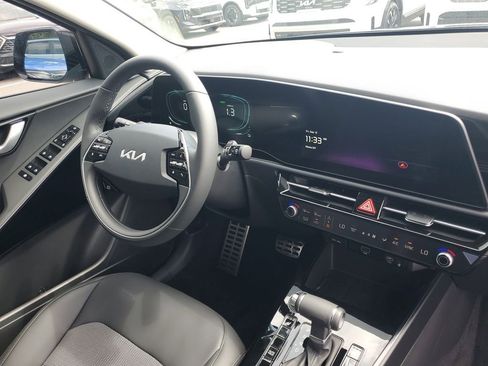 New 2025 Kia Niro EX Touring FWD image 8