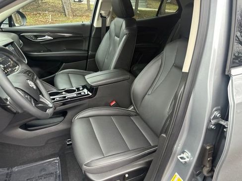 Used 2023 Buick Envision Essence image 33