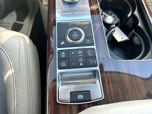 Used 2016 Land Rover Range Rover HSE image 18