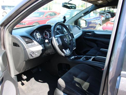 Used 2015 Dodge Grand Caravan SXT w/ Blacktop Package FWD image 14