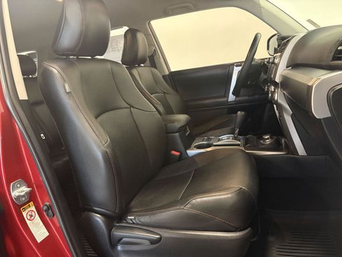 Used 2017 Toyota 4Runner SR5 AWD/4WD image 46