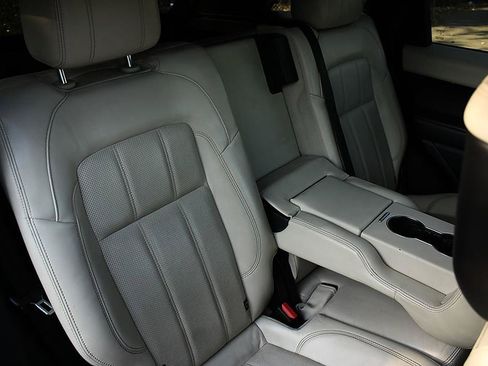 Used 2019 Land Rover Range Rover Sport HSE AWD/4WD image 22