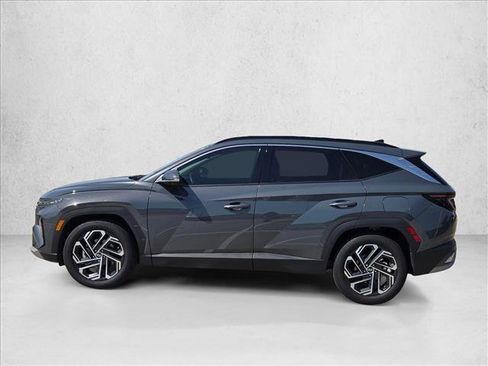 Used 2025 Hyundai Tucson Limited FWD image 9